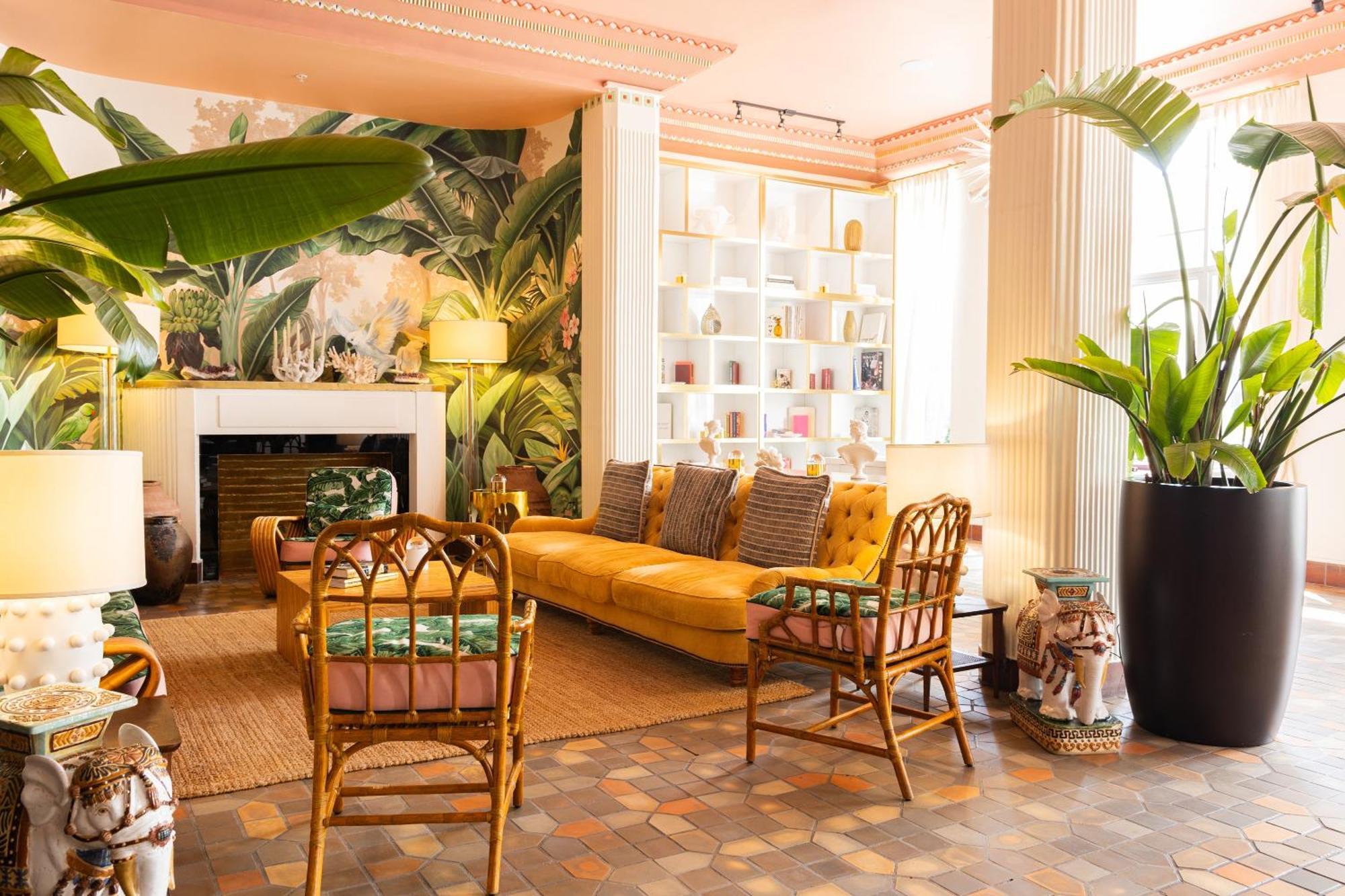 The Savoy Hotel & Beach Club Маями Бийч Екстериор снимка