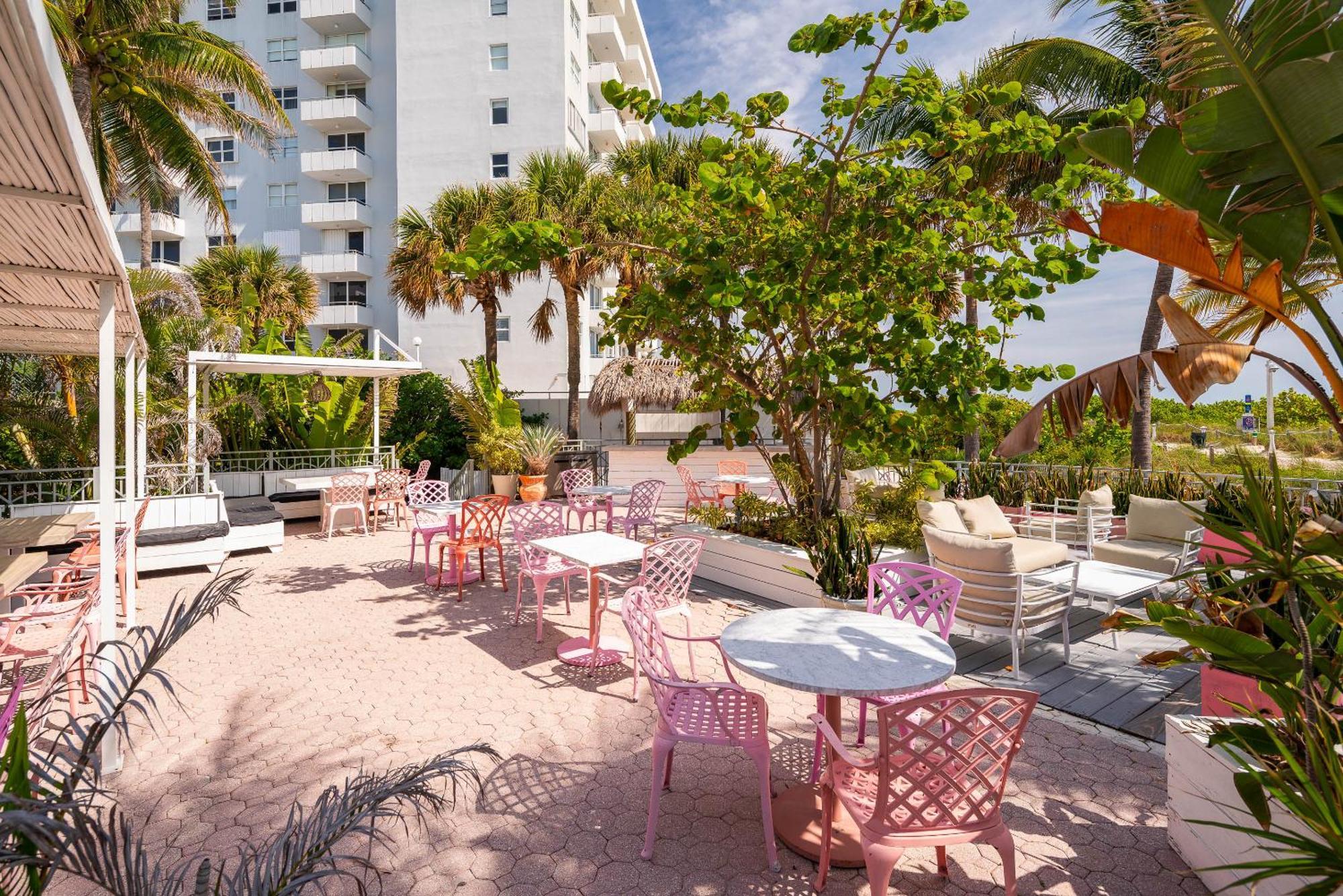The Savoy Hotel & Beach Club Маями Бийч Екстериор снимка