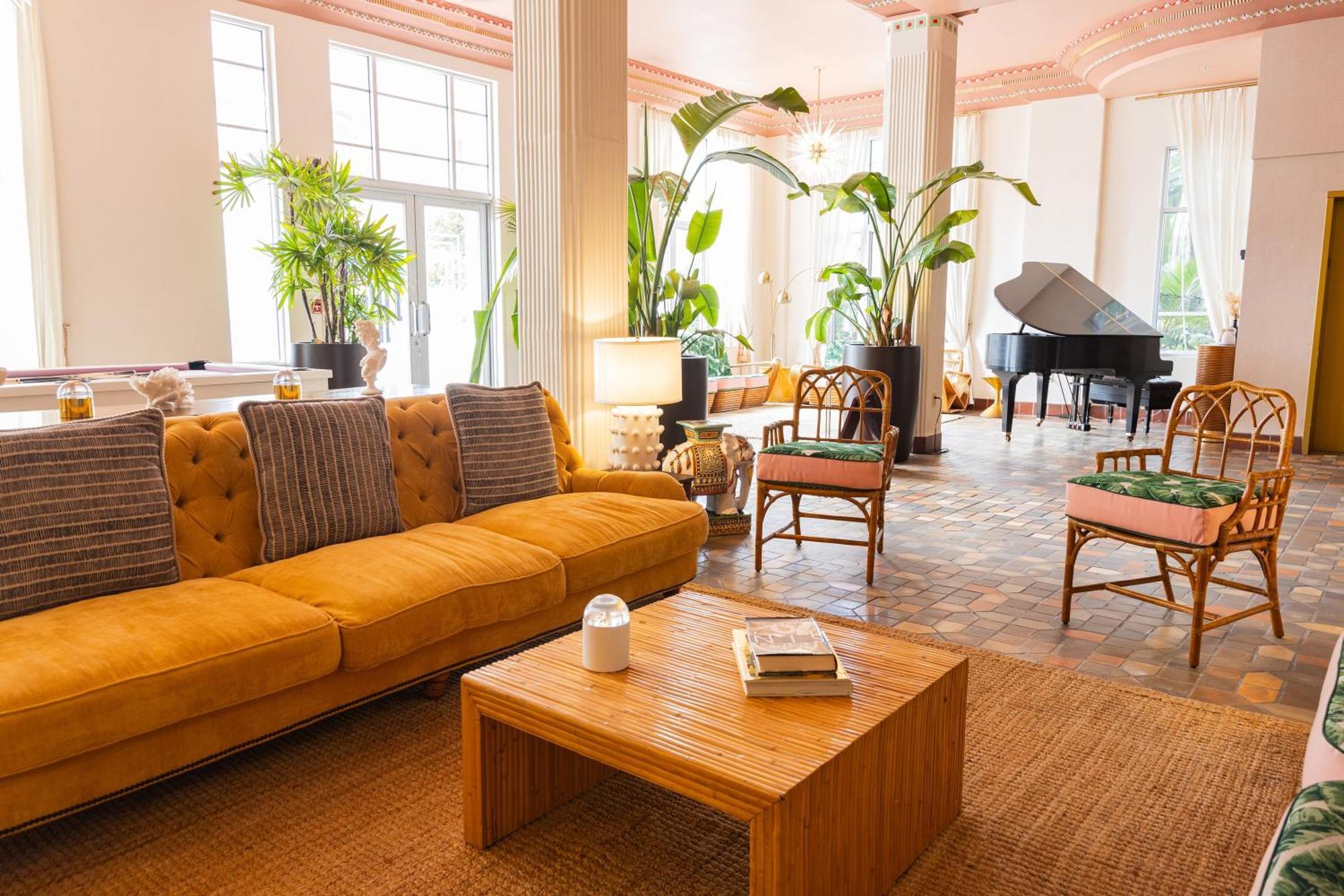 The Savoy Hotel & Beach Club Маями Бийч Екстериор снимка